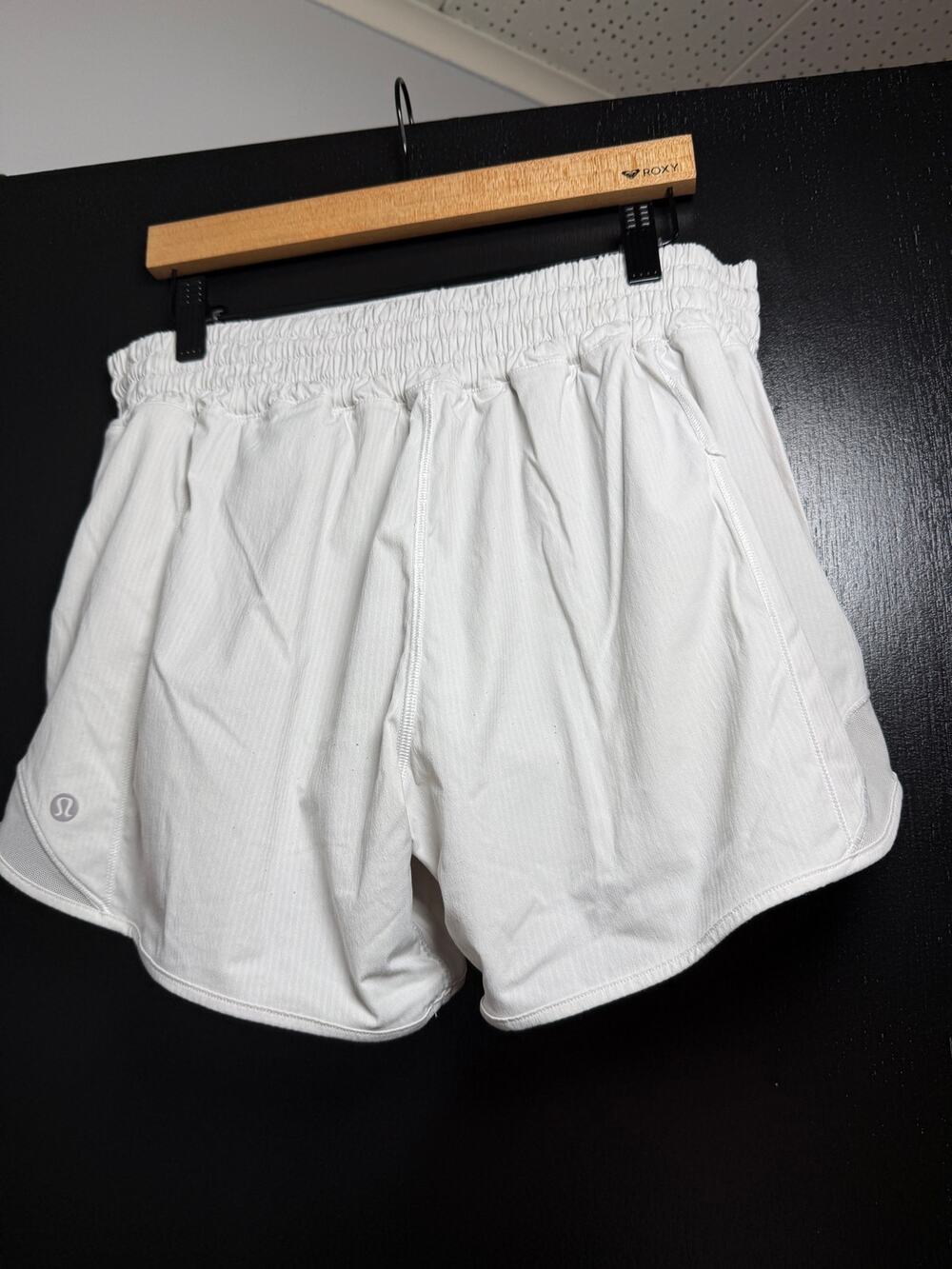 Lululemon Sunsetting Short 3” White Size 6 Luxtreme Mesh Athletic Shorts